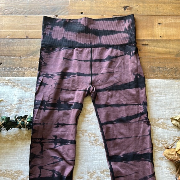 Zella Xs Tye Dye leggings. Marble. purple black. Full length ankle. NWOT - Picture 3 of 7